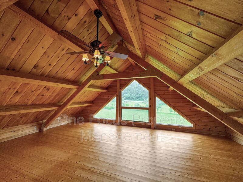 Magnificent 3BR/4.5BA Log Home! - 2 pets welcome/no weight limit! property image