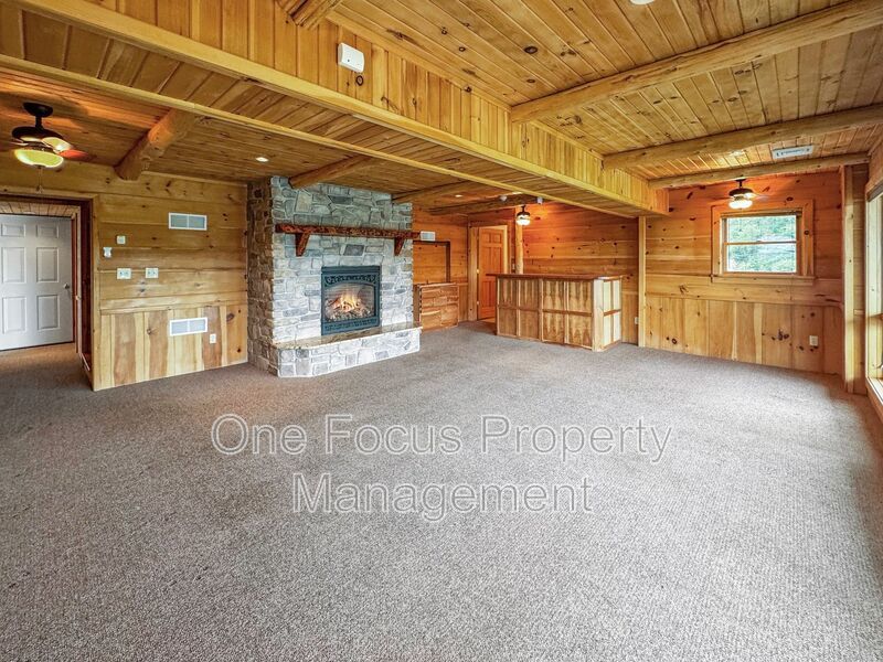 Magnificent 3BR/4.5BA Log Home! - 2 pets welcome/no weight limit! property image
