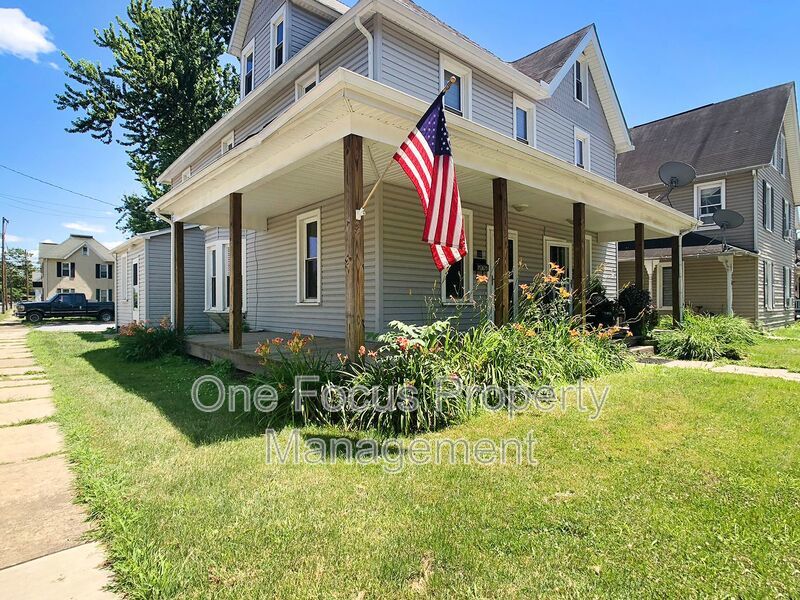 Spacious 3BR/1BA Duplex Home - 2 Pets under 40 lbs. Welcome! property image