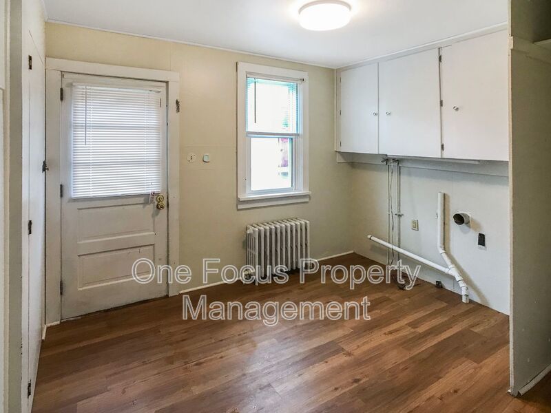 Spacious 3BR/1BA Duplex Home - 2 Pets under 40 lbs. Welcome! property image