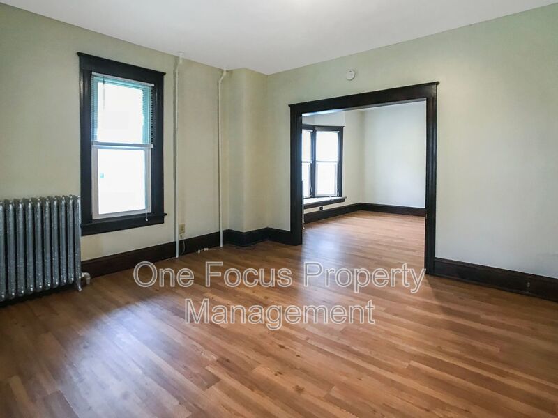 Spacious 3BR/1BA Duplex Home - 2 Pets under 40 lbs. Welcome! property image