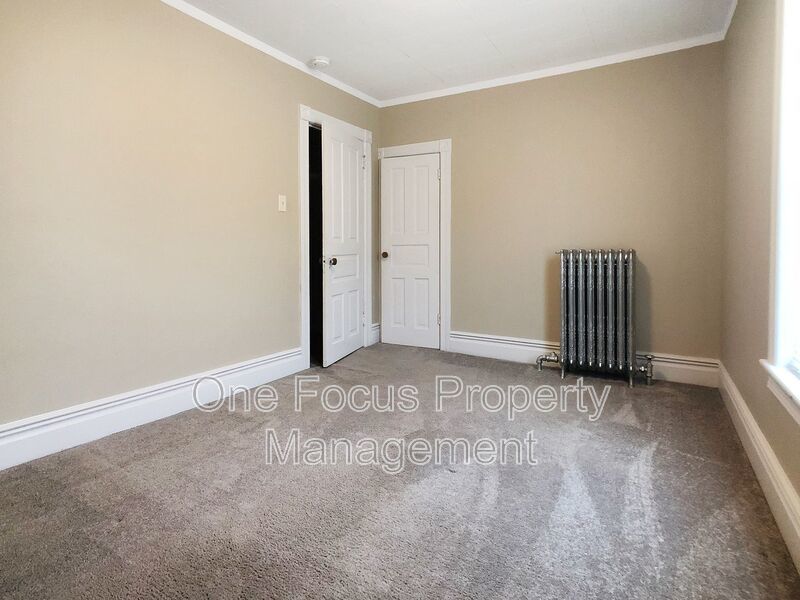 Spacious 3BR/1BA Duplex Home - 2 Pets under 40 lbs. Welcome! property image
