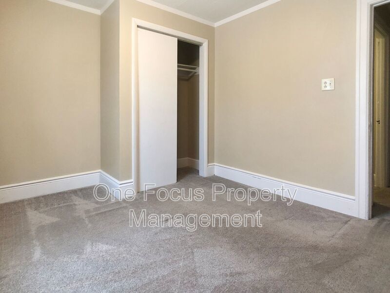 Spacious 3BR/1BA Duplex Home - 2 Pets under 40 lbs. Welcome! property image