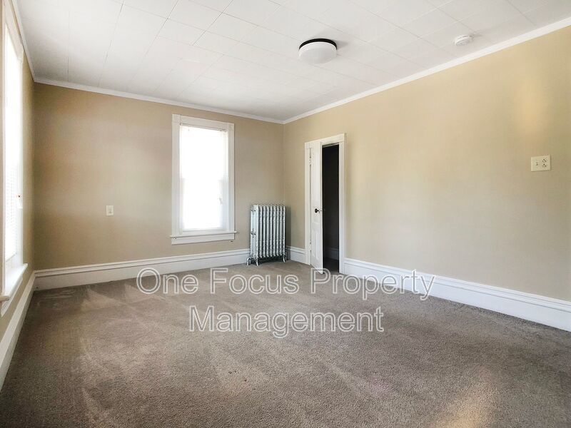 Spacious 3BR/1BA Duplex Home - 2 Pets under 40 lbs. Welcome! property image