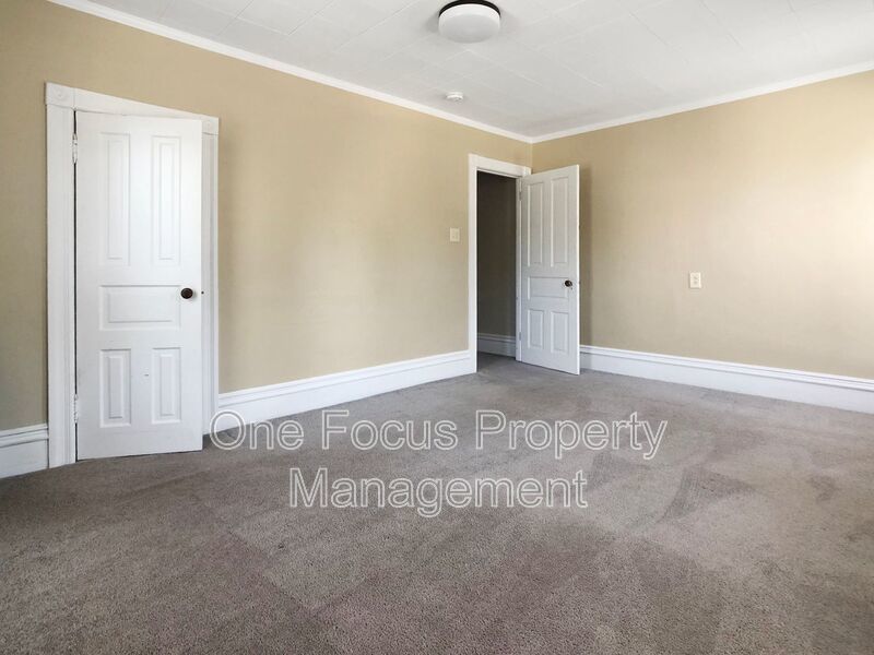 Spacious 3BR/1BA Duplex Home - 2 Pets under 40 lbs. Welcome! property image