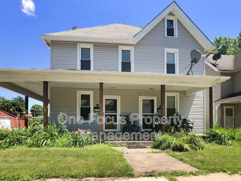 Spacious 3BR/1BA Duplex Home - 2 Pets under 40 lbs. Welcome! property image