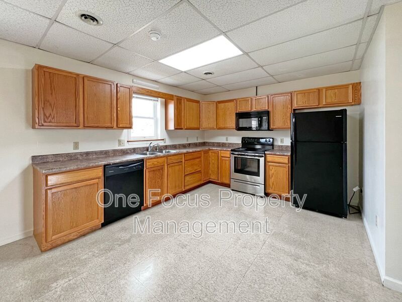 Spacious 4BR/2.5BA - Up to 2 pets under 50 lbs. welcome! property image