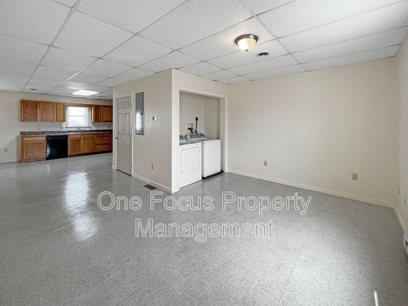 Spacious 4BR/2.5BA - Up to 2 pets under 50 lbs. welcome! property image