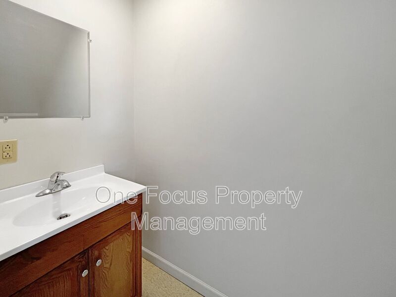 Spacious 4BR/2.5BA - Up to 2 pets under 50 lbs. welcome! property image