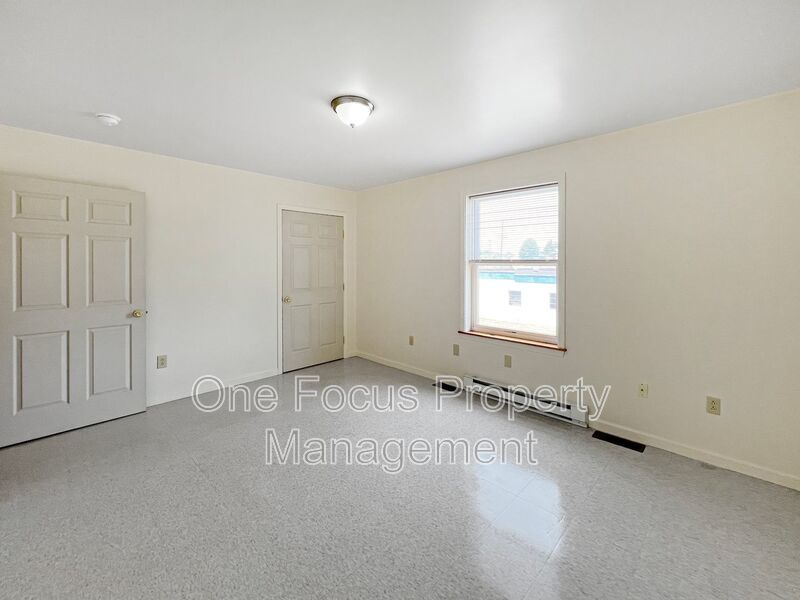 Spacious 4BR/2.5BA - Up to 2 pets under 50 lbs. welcome! property image