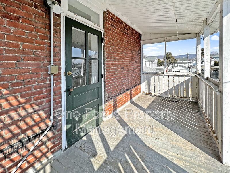 Lovely, and Spacious Second Floor - 3BR/2BA - Up to 2 Pets Welcome Under 40 lbs. property image