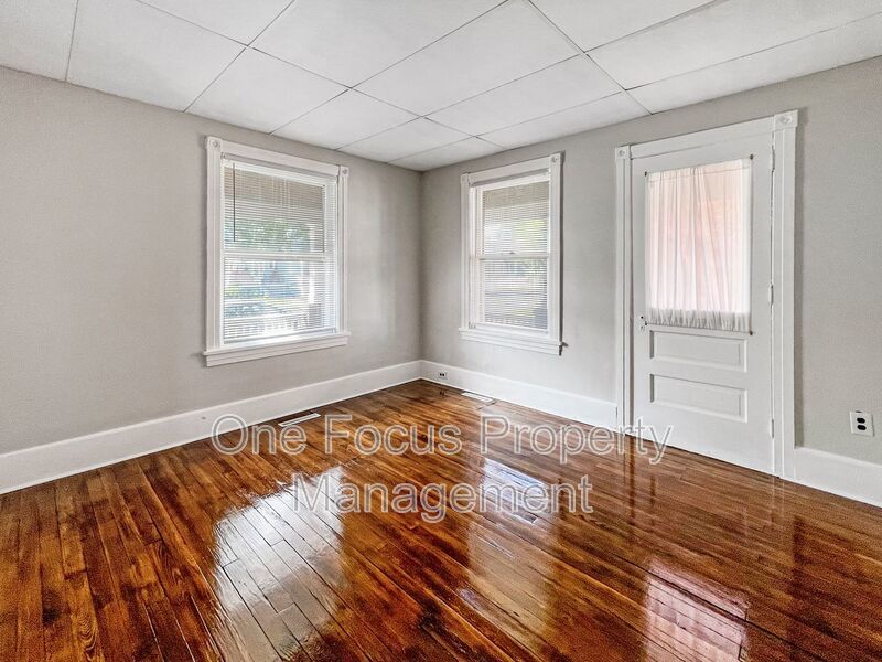 Stunning and Updated 3BR/1BA Duplex - Up to 2 pets welcome under 50#! property image
