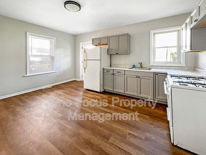 Stunning and Updated 3BR/1BA Duplex - Up to 2 pets welcome under 50#! property image