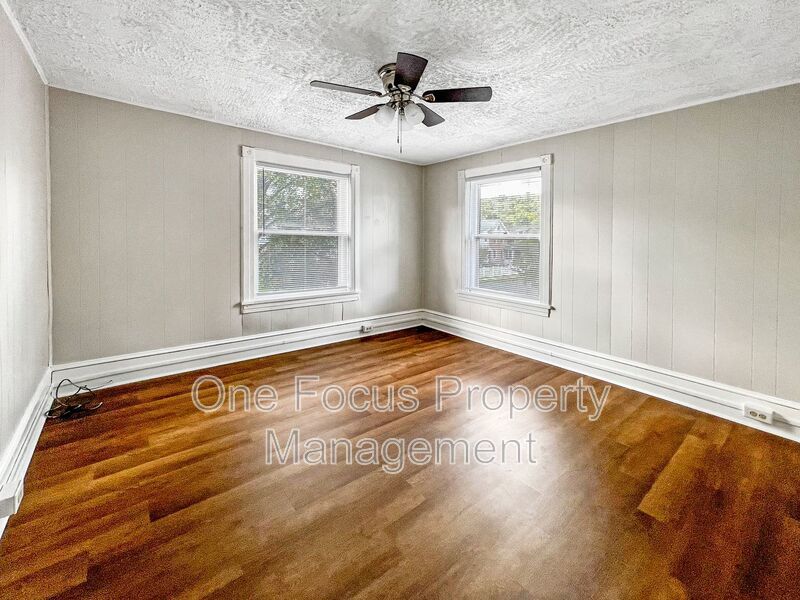 Stunning and Updated 3BR/1BA Duplex - Up to 2 pets welcome under 50#! property image