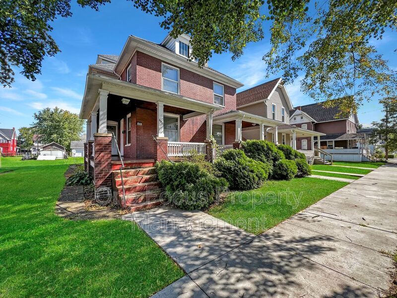 Stunning and Updated 3BR/1BA Duplex - Up to 2 pets welcome under 50#! property image