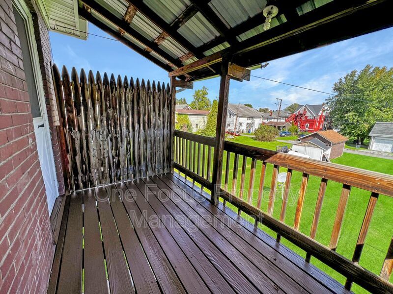 Stunning and Updated 3BR/1BA Duplex - Up to 2 pets welcome under 50#! property image