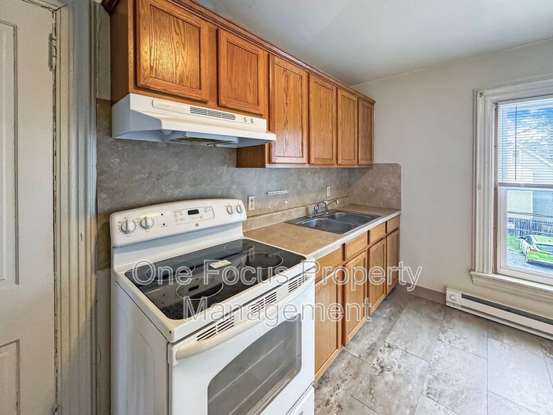 Spacious Second Floor 1BR/1BA - 2 pets under 25 lbs. welcome! property image