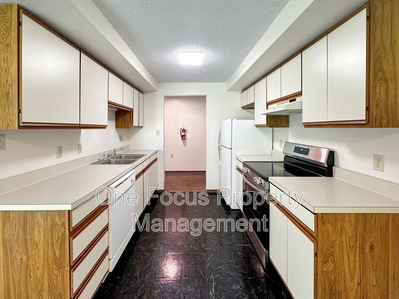 First Floor 2BR/1BA - 1 pet under 40# welcome! property image
