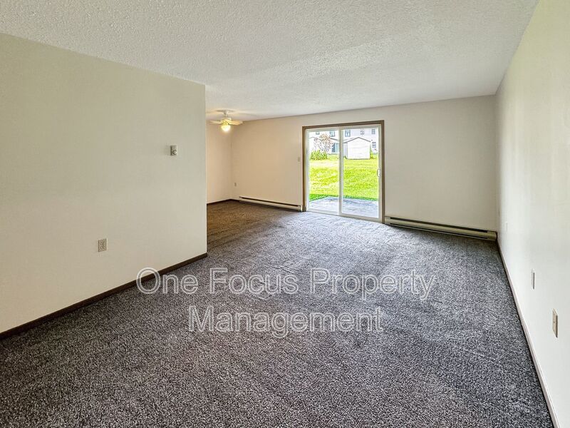 First Floor 2BR/1BA - 1 pet under 40# welcome! property image
