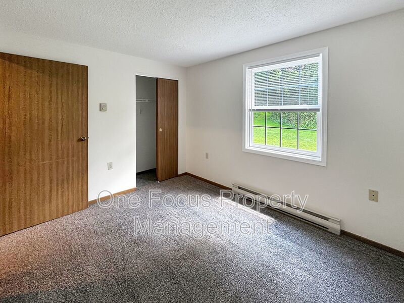 First Floor 2BR/1BA - 1 pet under 40# welcome! property image