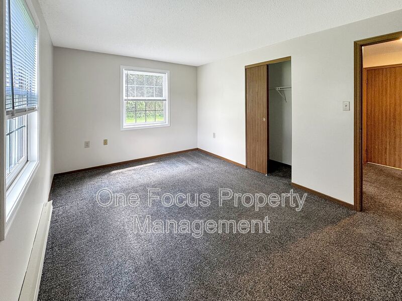 First Floor 2BR/1BA - 1 pet under 40# welcome! property image