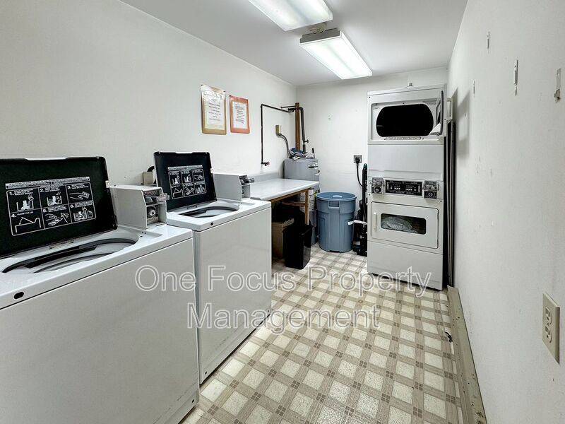 First Floor 2BR/1BA - 1 pet under 40# welcome! property image