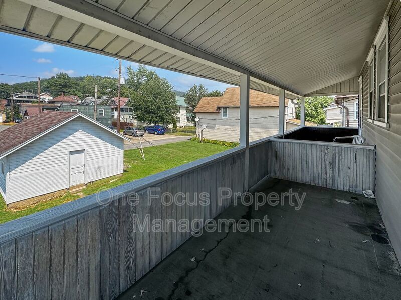 Cozy 3BR/1BA with a 2 Car Garage! property image