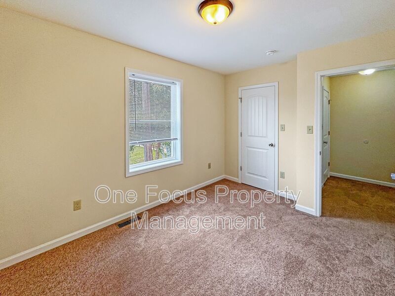 Cozy and Updated 2BR/1.5BA - 2 pets welcome! property image