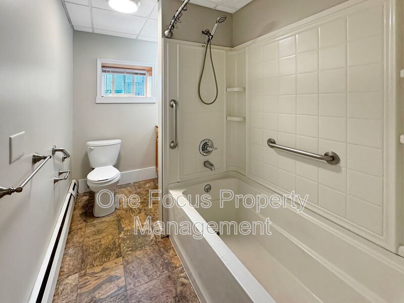 Stunning 1BR/1BA - 1 pet under 20 lbs welcome! property image