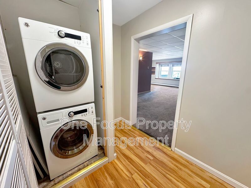 Stunning 1BR/1BA - 1 pet under 20 lbs welcome! property image