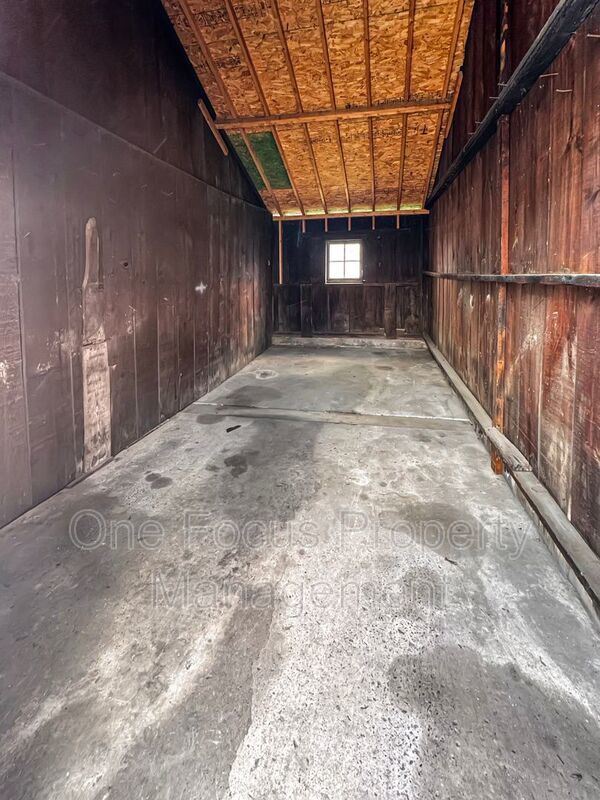 8x16 Garage Space - Free Application! property image