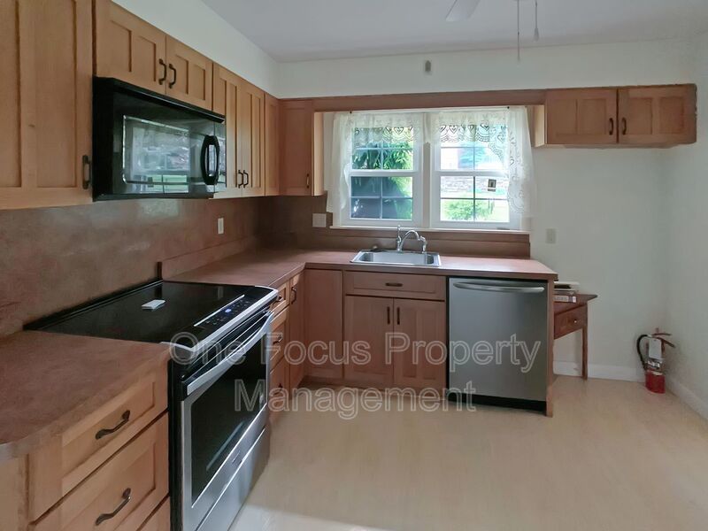 Spacious 3BR/2BA SFH - Up to 2 Pets Under 50 lbs. Welcome! property image