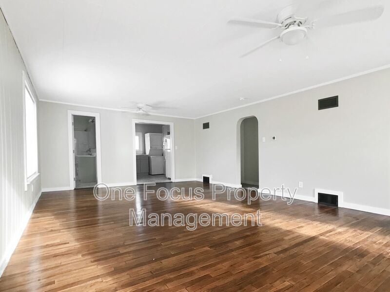 2BR/1BA Single Level SFH - 1 Pet Welcome Under 30 lbs. property image