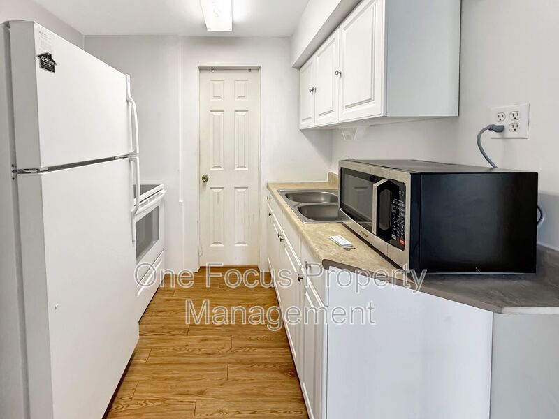 Second Floor 1BR/1BA ALL UTILITIES INCLUDED!!! property image
