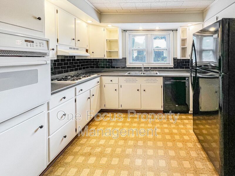 Beautiful 3BR/1.5BA SFH - 2 Pets Welcome. No Weight Restrictions! property image