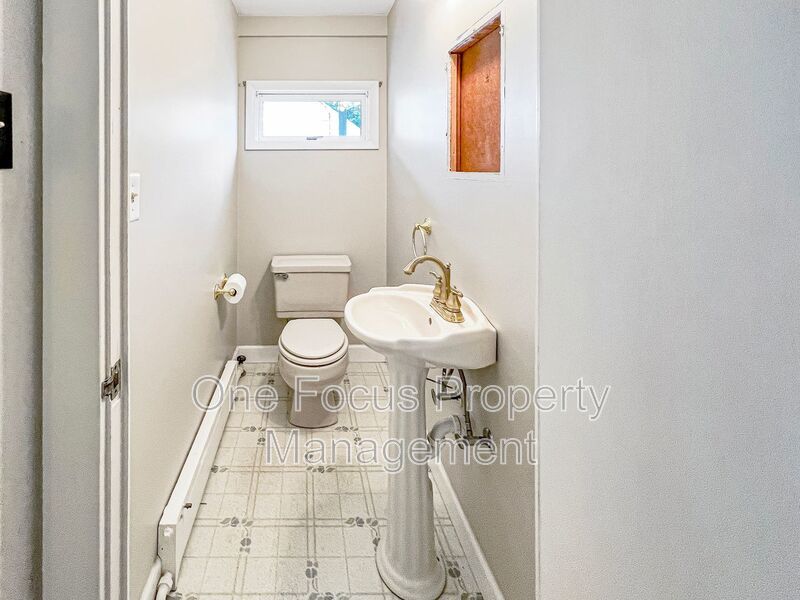 Beautiful 3BR/1.5BA SFH - 2 Pets Welcome. No Weight Restrictions! property image