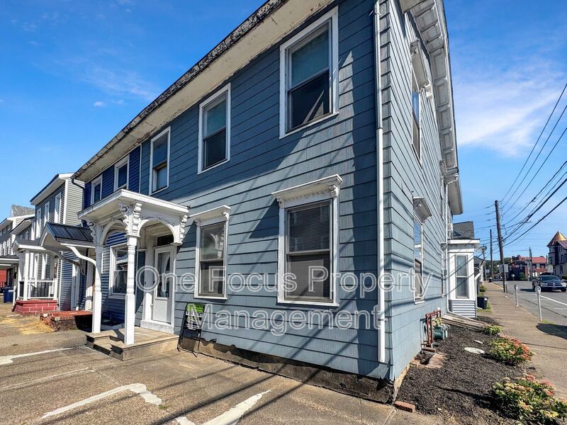 Cozy and Bright 3BR/1BA Duplex - Pet Friendly! property image
