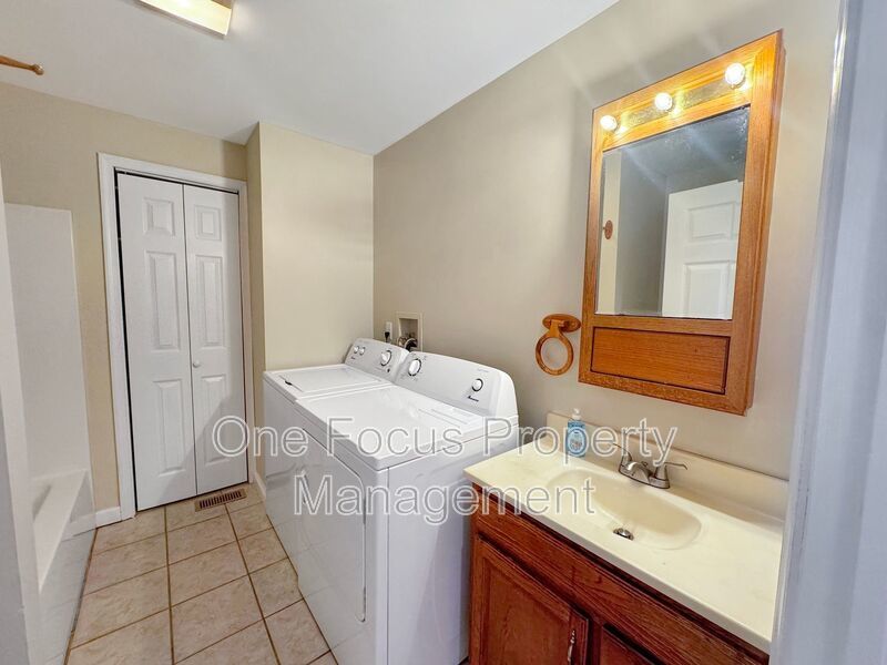 Cozy and Bright 3BR/1BA Duplex - Pet Friendly! property image
