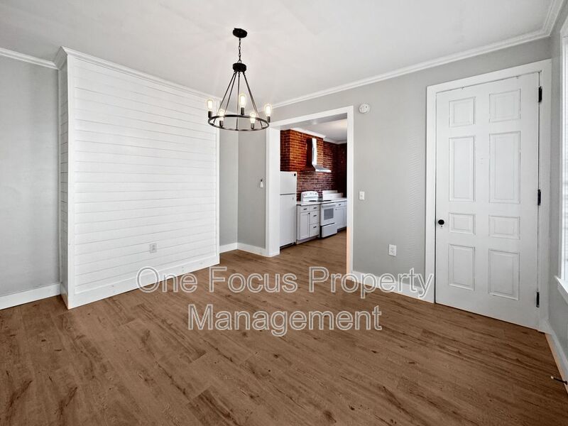 Modern 1BR/1BA - Up to 2 pets under 100 lbs. welcome! property image