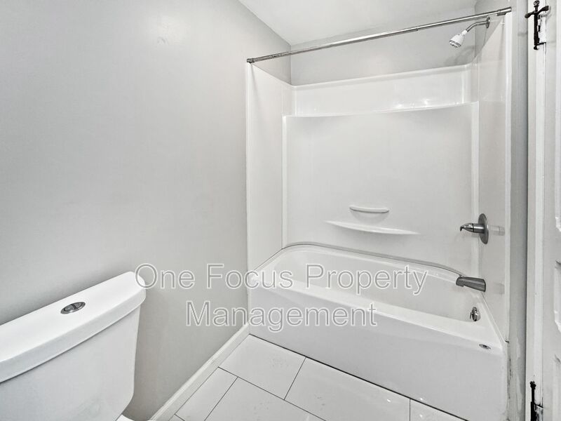 Modern 1BR/1BA - Up to 2 pets under 100 lbs. welcome! property image