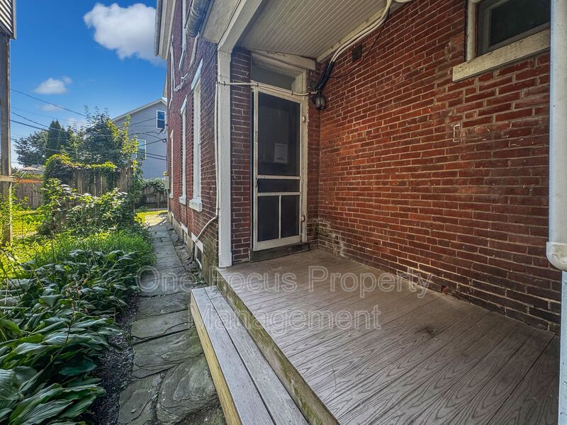 Modern 1BR/1BA - Up to 2 pets under 100 lbs. welcome! property image