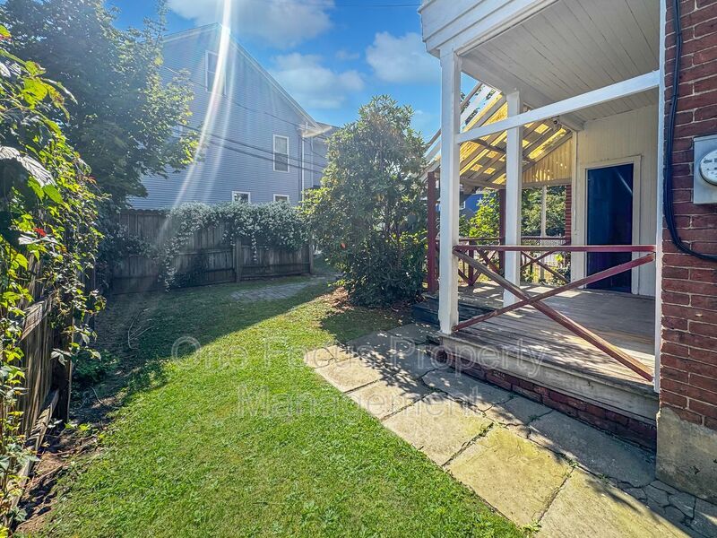 Modern 1BR/1BA - Up to 2 pets under 100 lbs. welcome! property image