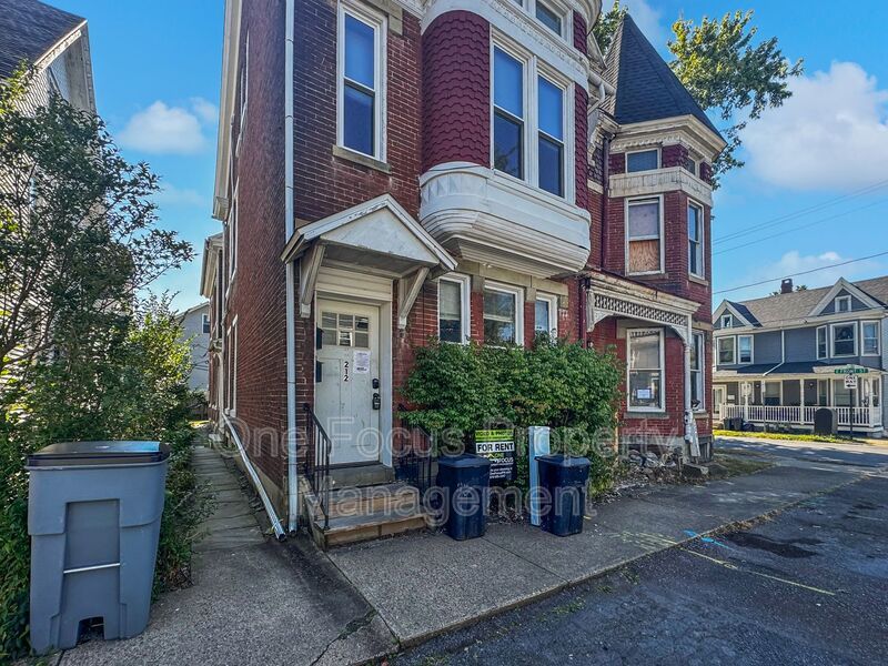 Modern 1BR/1BA - Up to 2 pets under 100 lbs. welcome! property image