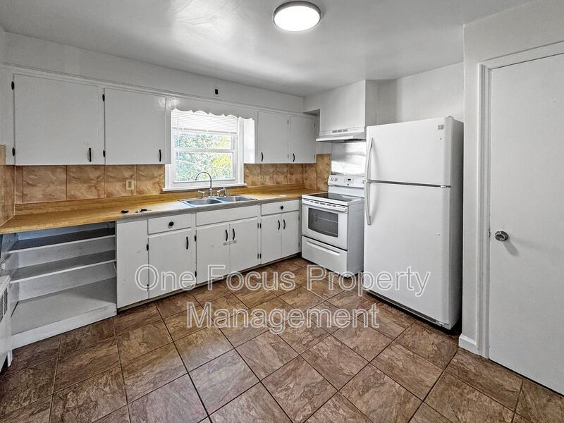 Spacious 3BR/1BA Second Floor - Pet Friendly! property image