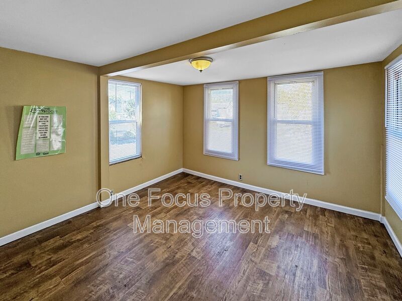 Spacious 3BR/1BA Second Floor - Pet Friendly! property image