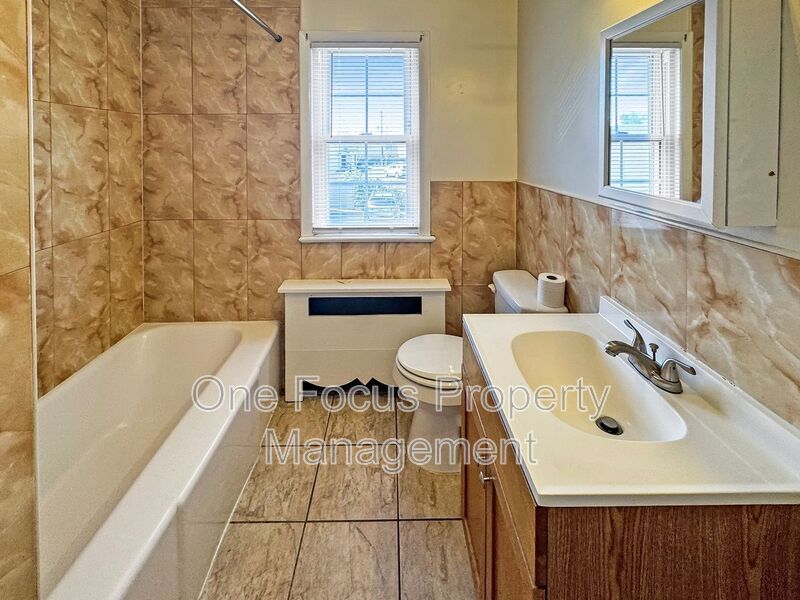 Spacious 3BR/1BA Second Floor - Pet Friendly! property image