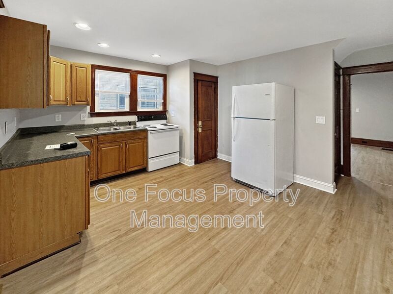 Beautiful 3BR/1BA Duplex - Efficient Natural Gas Heating! property image