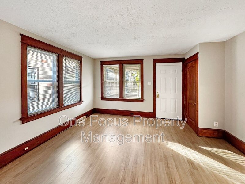 Beautiful 3BR/1BA Duplex - Efficient Natural Gas Heating! property image