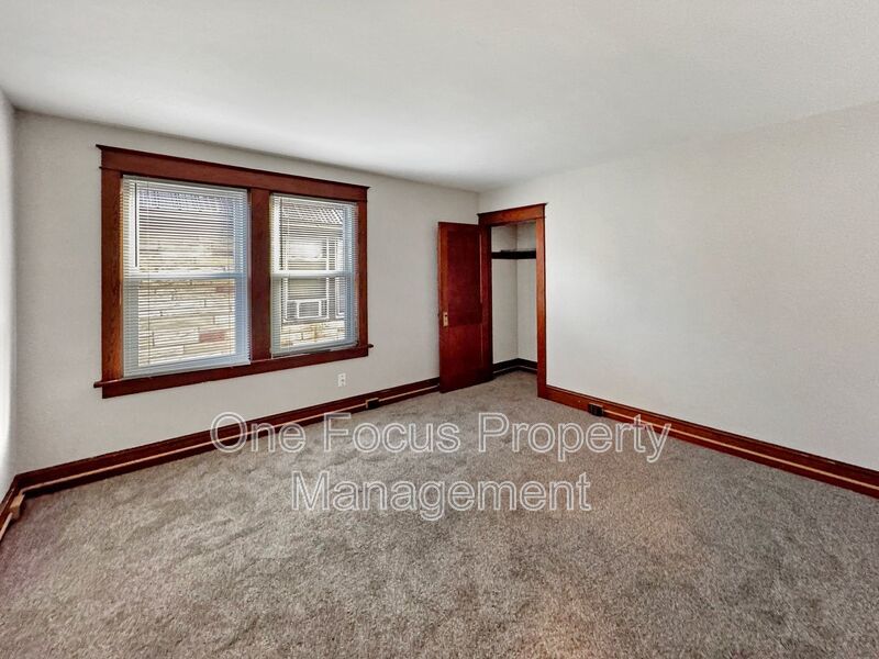 Beautiful 3BR/1BA Duplex - Efficient Natural Gas Heating! property image