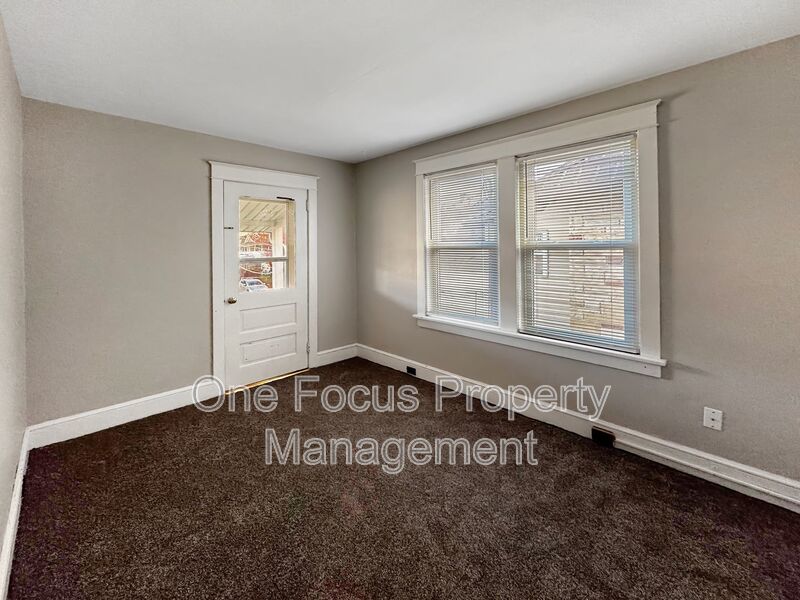 Beautiful 3BR/1BA Duplex - Efficient Natural Gas Heating! property image